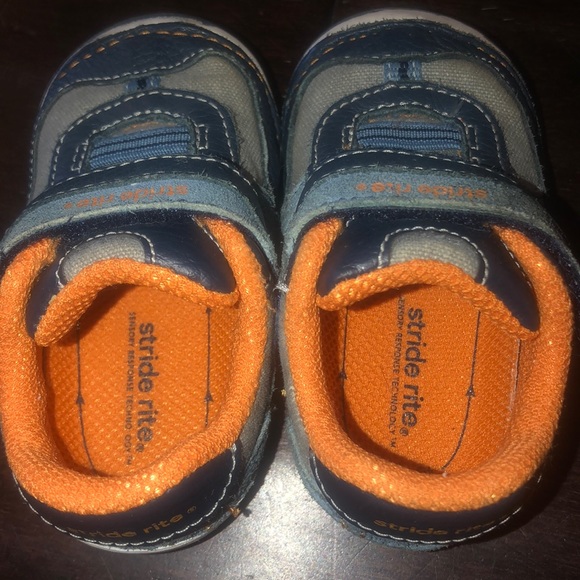 Infant Stride Rite Velcro Shoes - Picture 2 of 6